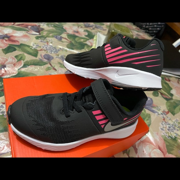 Kids Nike shoes - Picture 5 of 5